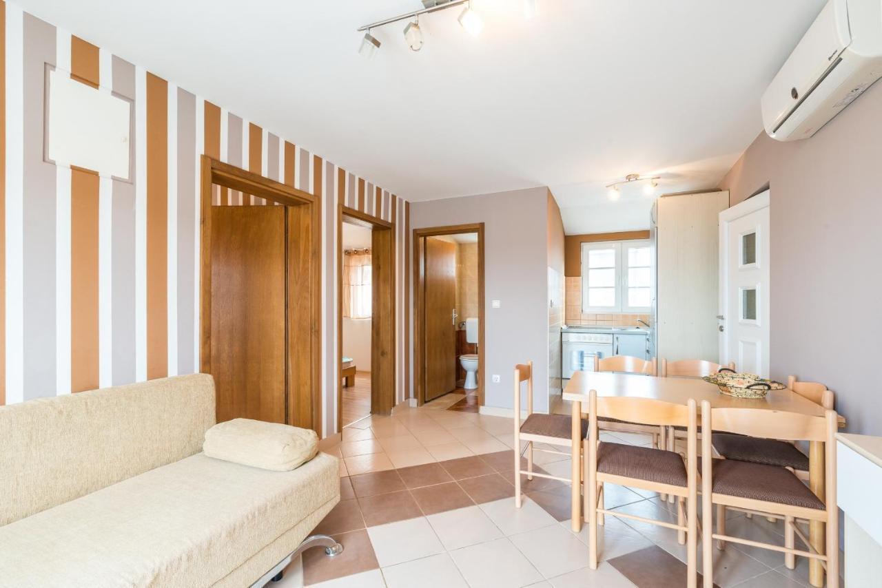 Apartments Mahnet Vir Room photo