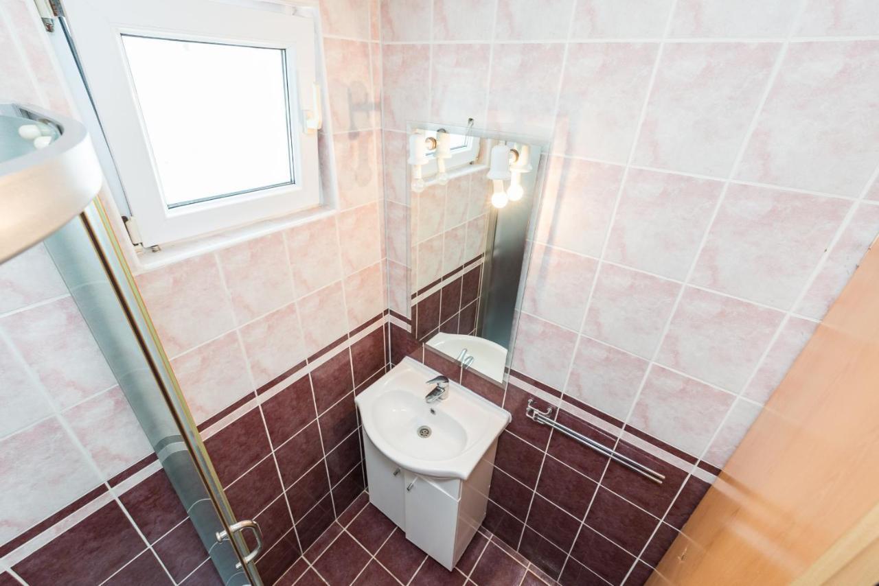 Apartments Mahnet Vir Room photo