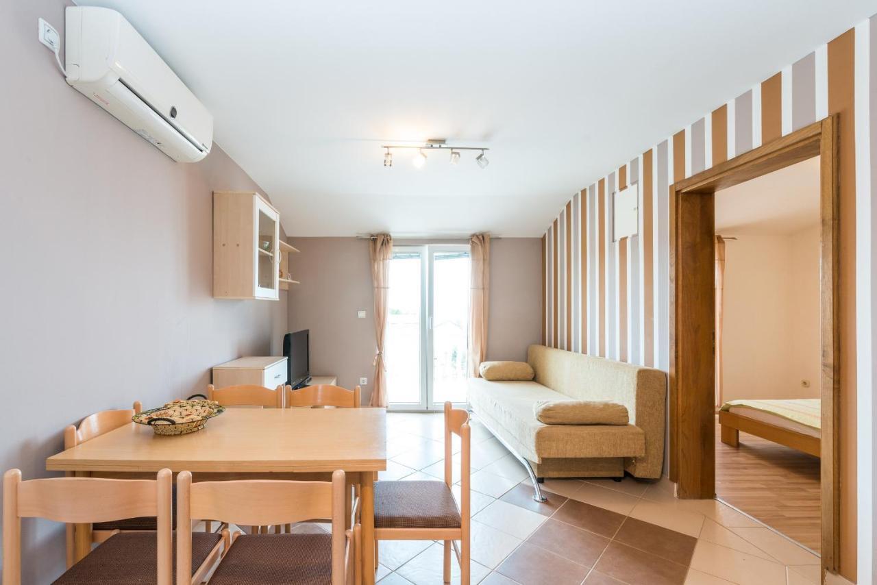Apartments Mahnet Vir Room photo